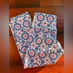 Lululemon teal flowered capri leggings. Size 2